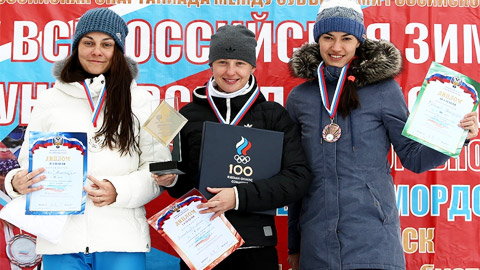 на фото Наталья Руденко (крайняя справа)