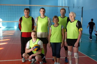 II место — команда по волейболу территориального подразделения № 1